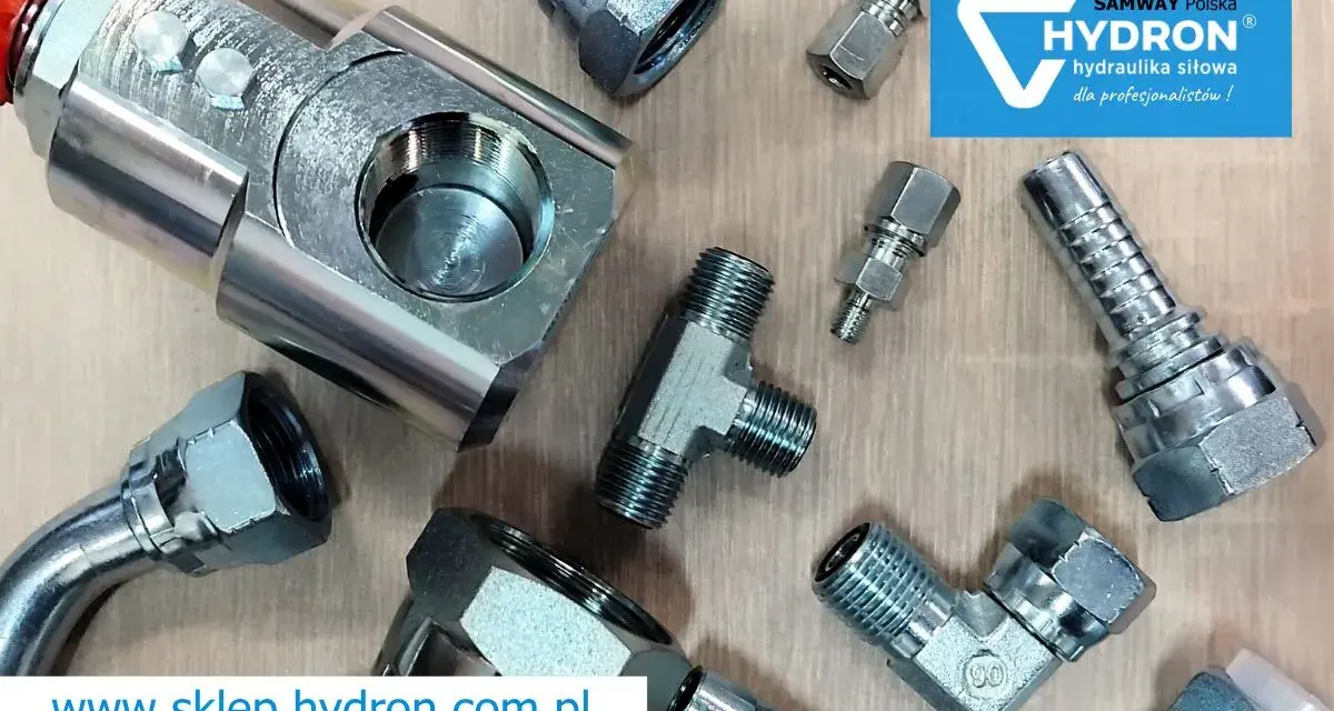 Metalowe akcesoria hydrauliczne, takie jak złączki i adaptery, gotowe do montażu.